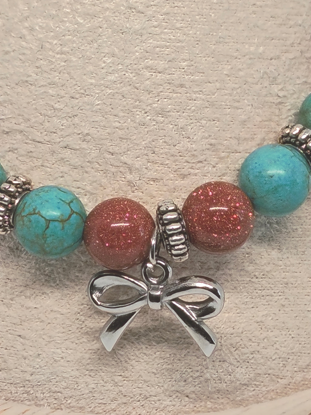 Bracelet Éclat du Lien – Collection Nœud du Cœur b- Perles naturelles